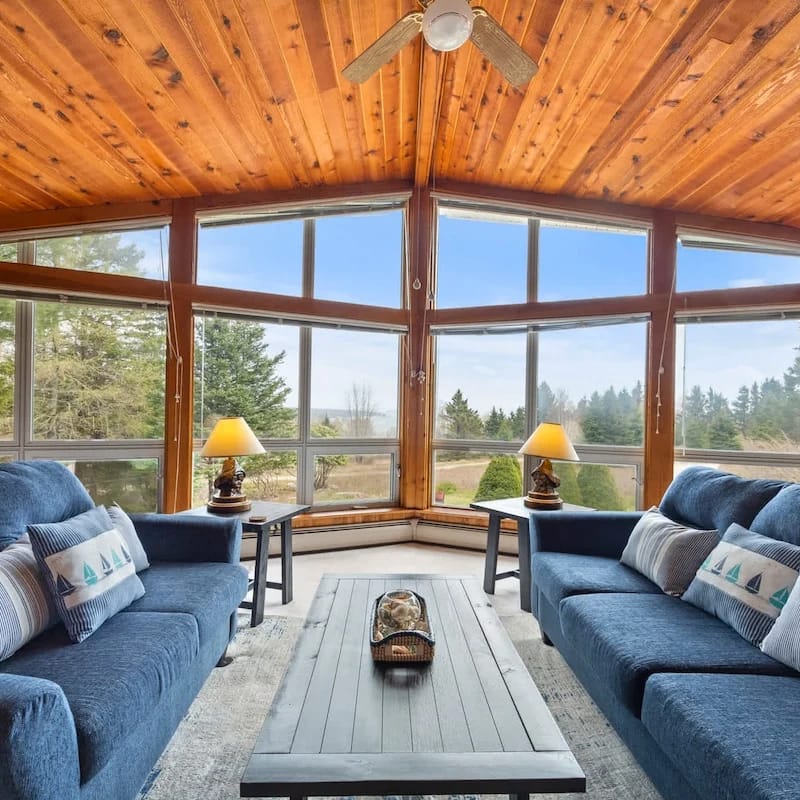 Seaview · Spectacular Ocean View/Whole-House AC/Firepit/Decks